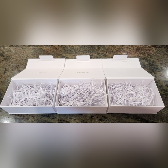 3 Givenchy Gift Box with crinkled paper inside - Picture 2 of 5